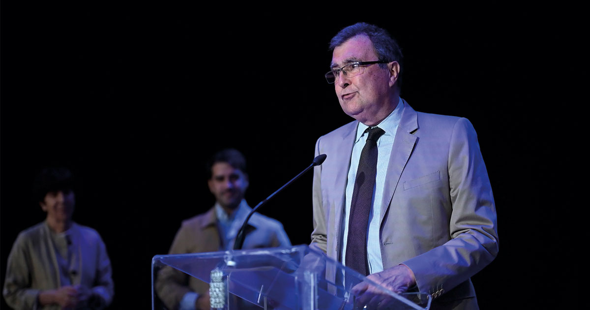 El alcalde de Murcia, José Ballesta, en el atril, durante el anuncio de la inversión para equipar el Centro Cultural de Beniaján.