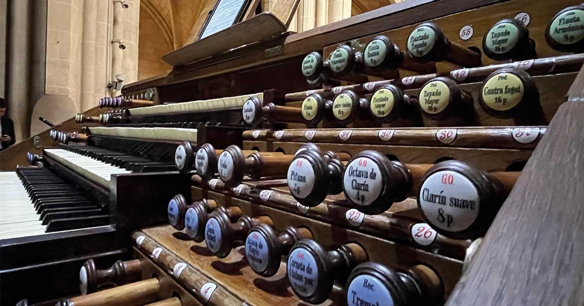 Vista del imponente órgano Merklin-Schütze (1857) de la Catedral de Murcia, sede del Ciclo Internacional de Órgano.