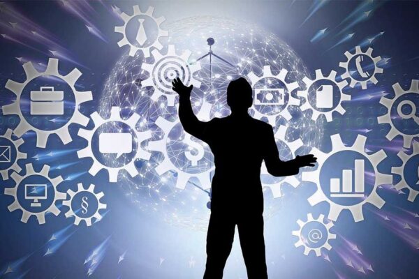 Silueta de empresario de Beniaján interactuando con interfaz de inteligencia artificial y engranajes digitales, simbolizando la transformación digital y la optimización de negocios en Murcia.