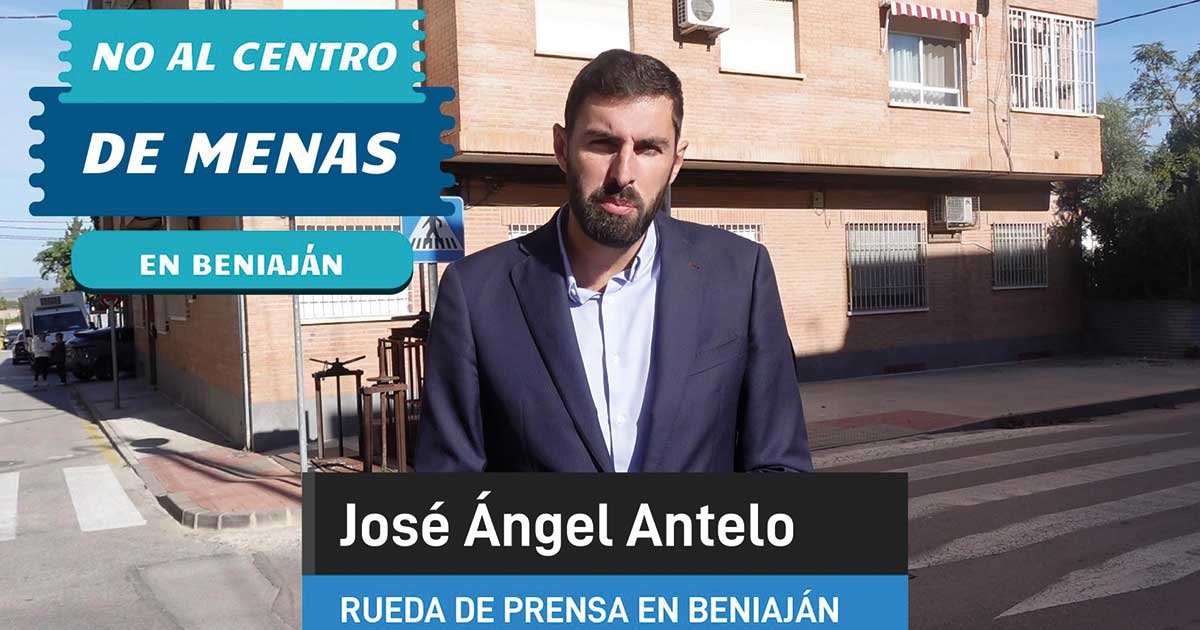 José Ángel Antelo, líder regional de VOX, durante su intervención en Beniaján en rechazo al nuevo centro de menores extranjeros no acompañados (MENAS).