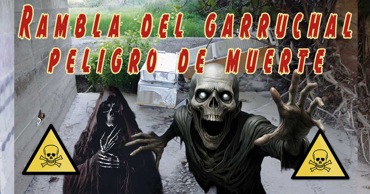 Fotografía de la Rambla del Garruchal en Beniaján (Murcia) con frigoríficos arrastrados por lluvias, mostrando un zombie y la muerte como advertencia de peligro. El texto "Rambla del Garruchal: Peligro de Muerte" resalta el riesgo de inundación por abandono.