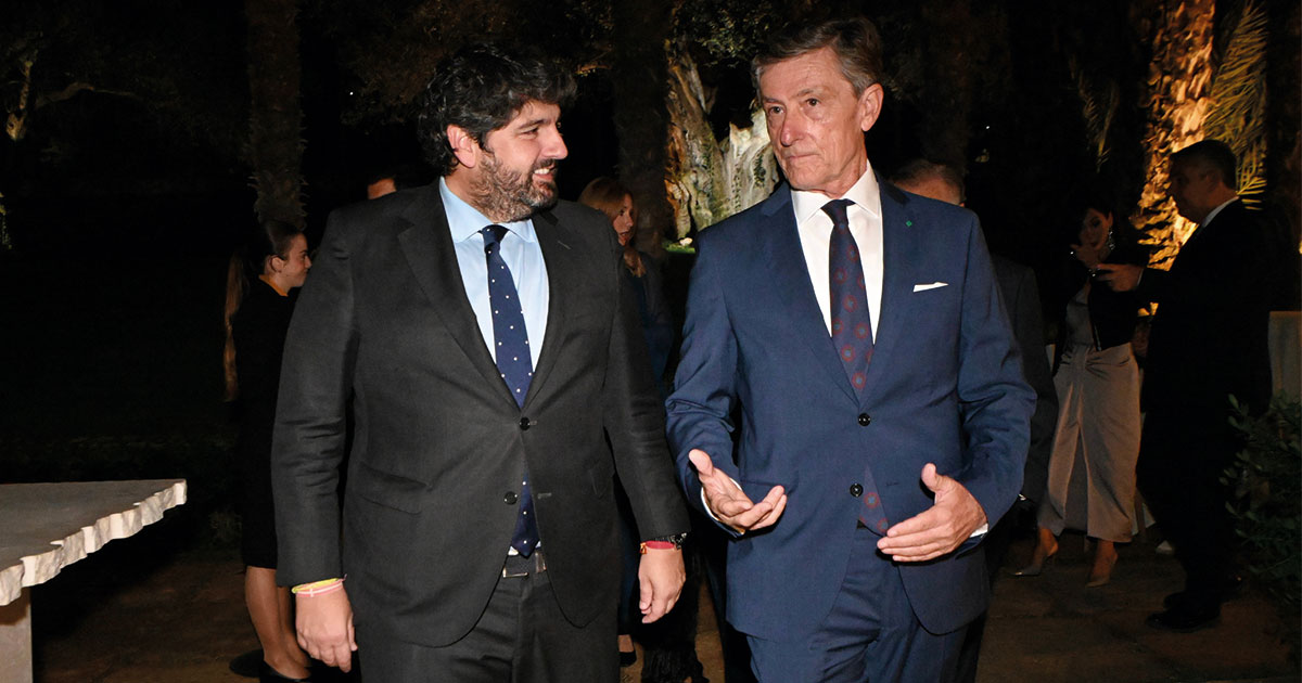 Fernando López Miras en los Premios Herentia anunciando la Ley de la Empresa Familiar de la Región de Murcia.