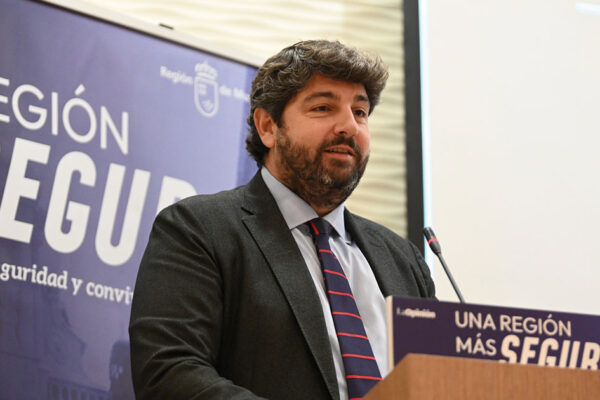El presidente de la Región de Murcia Fernando López Miras durante el foro Una Región más segura anunciando nuevas ayudas y refuerzos para la Policía Local