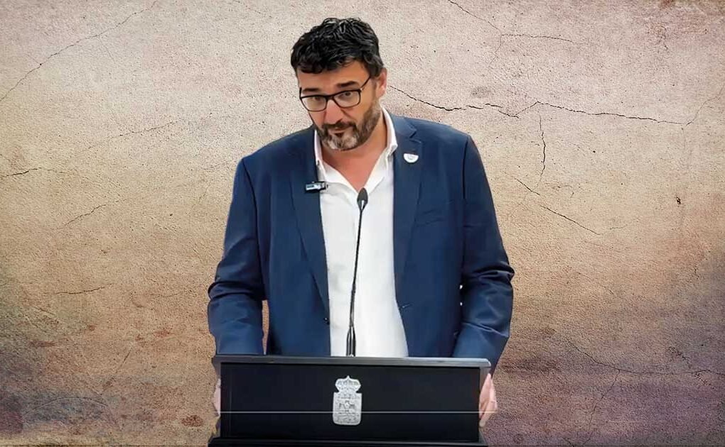 Ginés Ruiz Maciá, protagonista del aguafuerte murciano, hablando en un acto público en Murcia
