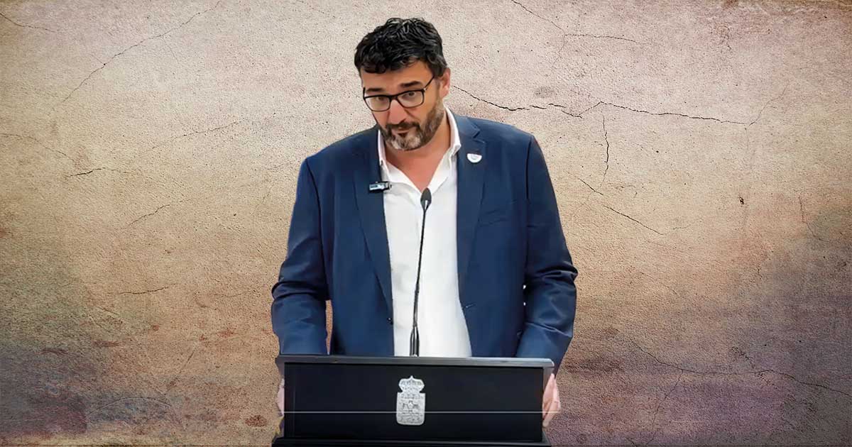 Ginés Ruiz Maciá, protagonista del aguafuerte murciano, hablando en un acto público en Murcia
