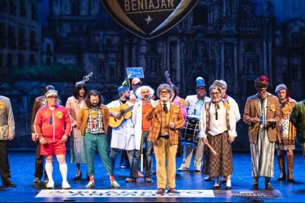 Chirigota de Beniaján en escena durante su actuación en Algezares, Carnaval 2026.