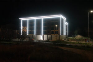 Contaminación lumínica en Beniaján: edificio con luces LED invasivas ilumina el cielo y molesta a vecinos