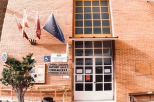 Fachada de la Alcaldía Pedánea de Torreagüera, Murcia, sede de la Junta Municipal donde se celebra el pleno ordinario