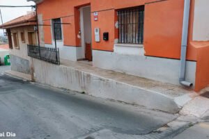 Vivienda de Antonio en Torreagüera (Murcia) con rampa de acceso visible en la entrada.