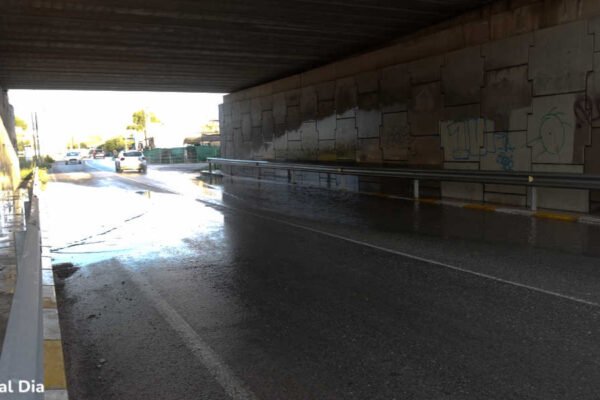 Acumulación de agua en un túnel del Rincón de Villanueva tras lluvias.