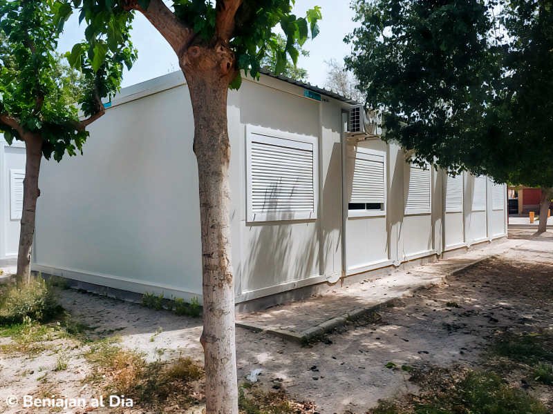 Aula prefabricada instalada en el IES de Beniaján para el alumnado de Bachillerato durante las obras de rehabilitación del centro