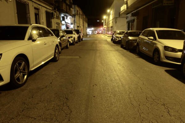 Pelea en la calle Hernández Mora de Beniaján durante la madrugada, tras un nuevo episodio de altercados con intervención policial en la zona.