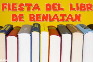 Imagen promocional de la I Fiesta del Libro en Beniaján con diseño de libros y tipografía del evento