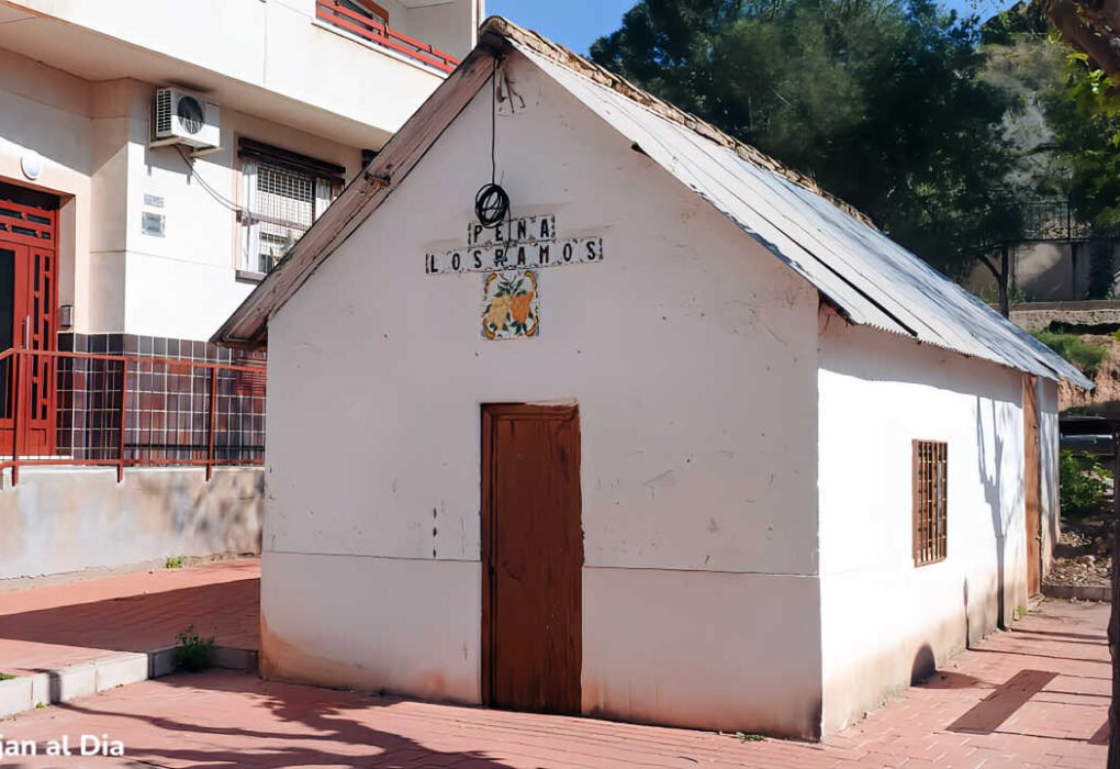 Barraca instalada en un jardín público de la pedanía de Los Ramos, Murcia