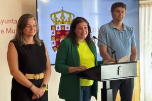 La concejal Sofía López-Briones presenta la convocatoria de ayudas educativas para los institutos públicos del municipio.