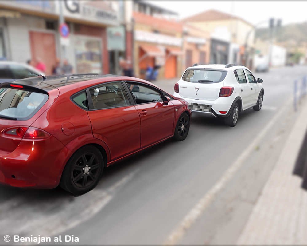 Accidente de tráfico leve en Beniaján entre dos vehículos tras el accidente principal.