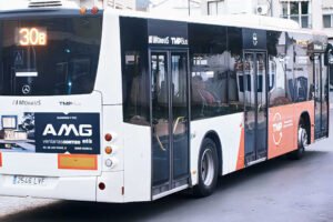 Autobús de la línea 30 de Murcia a su paso por Beniaján