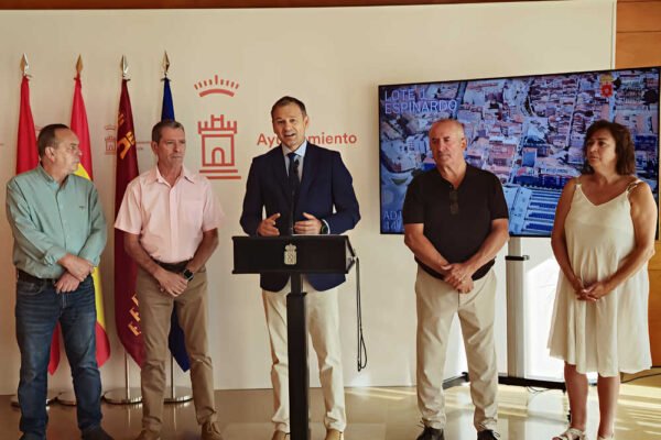 Marco Antonio Fernández junto a los presidentes de las juntas municipales de Beniaján, Zarandona y Guadalupe