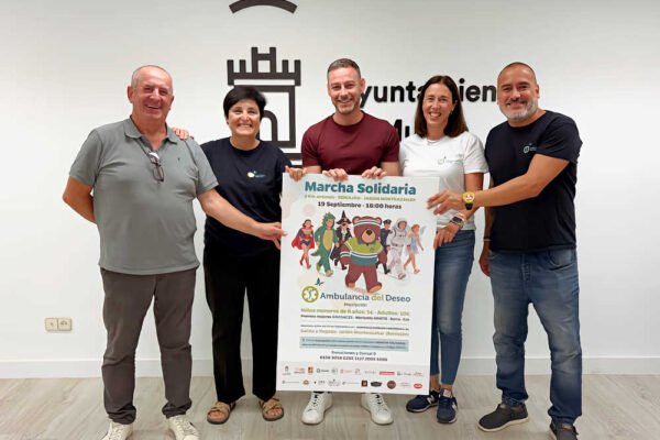 El concejal de Deportes, el pedáneo de Beniaján y miembros de Ambulancia del Deseo presentan la Marcha Solidaria de 2026