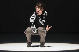 Miguel Jiménez, creador e intérprete de la obra de danza-teatro Être, en una imagen promocional del espectáculo que se representará en el Auditorio de Beniaján