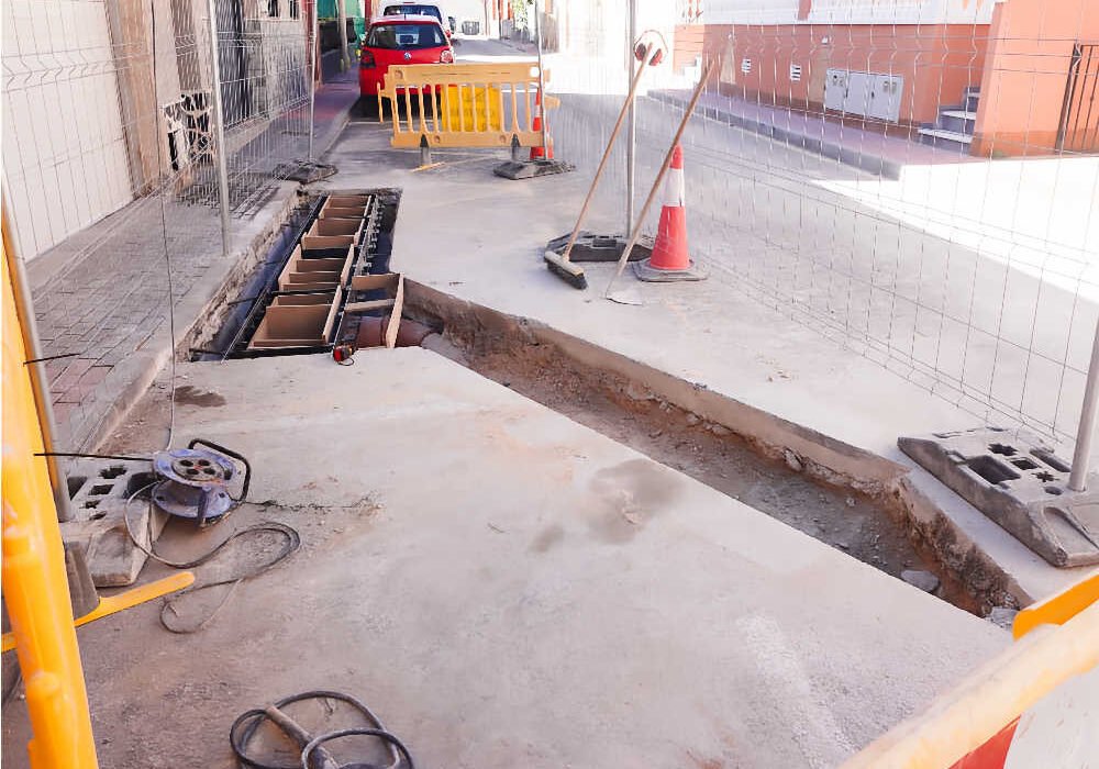 Nuevas obras de pluviales y apertura de zanjas en la calle Pedro Valdivia de San José de la Vega, Murcia.