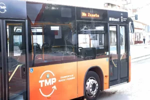 Autobús de Transporte de Murcia y Pedanías (TMP) utilizado en el refuerzo especial de líneas por la festividad de Todos los Santos en Murcia.